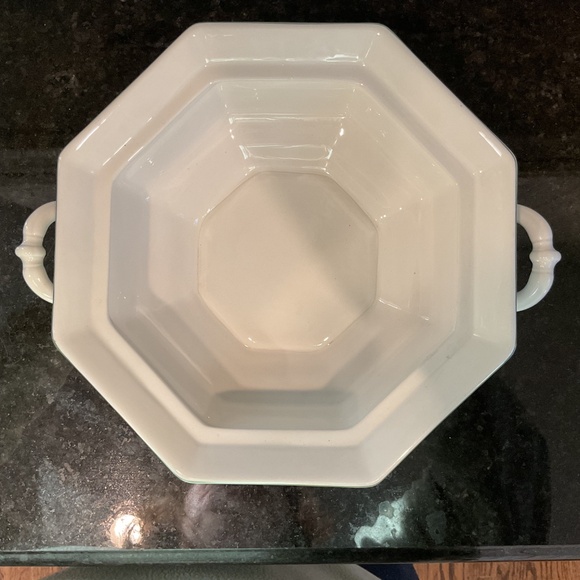 8 1/2" Round Covered Vegetable Bowl - Picture 6 of 10